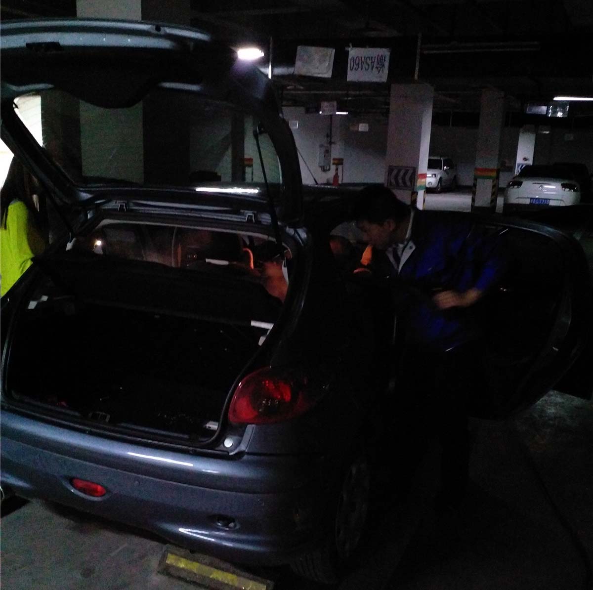 保利高尔夫标志车施工现场