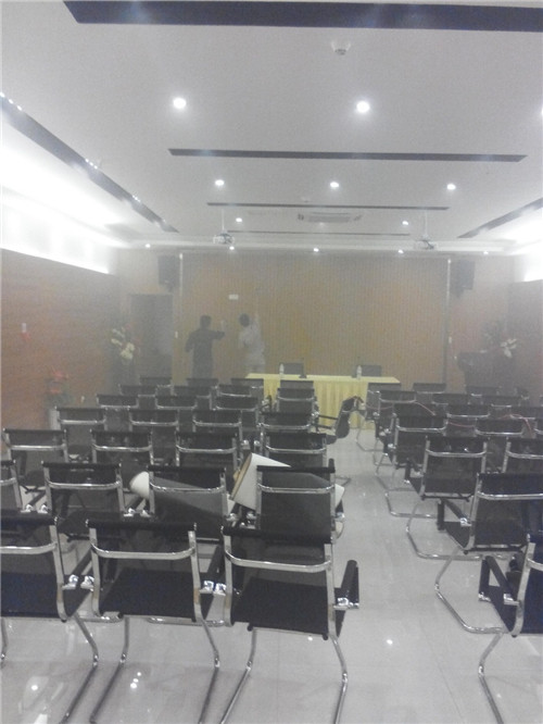 曙光工业园C区某会议室施工现场